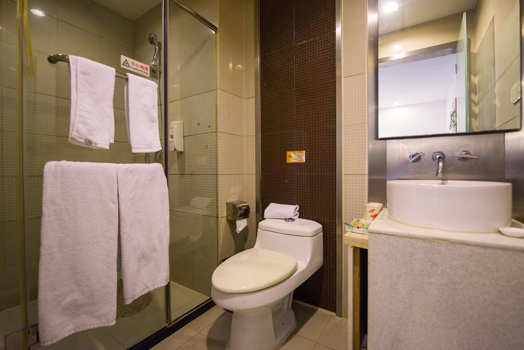 Hotel Motel Shanghai Hongqiao Beixinjing Metro Station Tianshan Road 2*