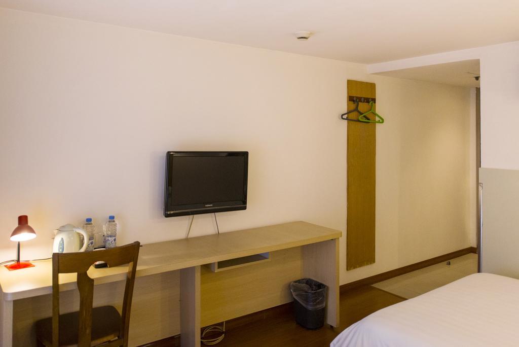 Motel Shanghai Hongqiao Beixinjing Metro Station Tianshan Road Shanghai