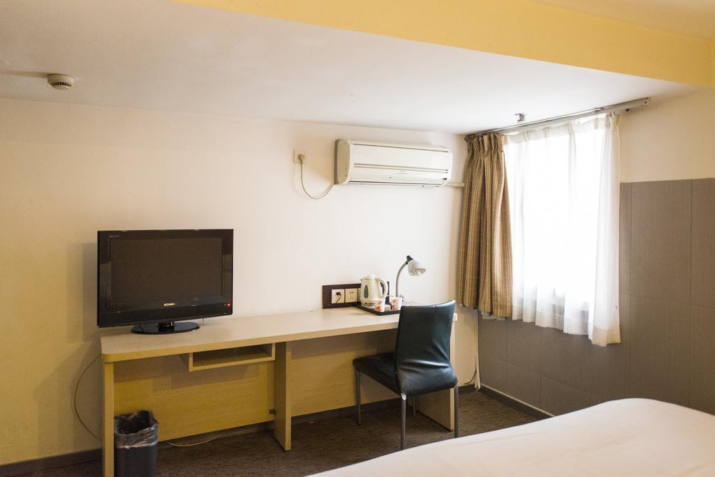 Motel Shanghai Hongqiao Beixinjing Metro Station Tianshan Road Hotel 2*